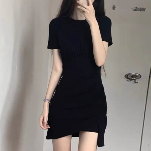 Hepburn style high-end little black dress 2024 new summer pleated design asymmetrical flesh-covering hip dress