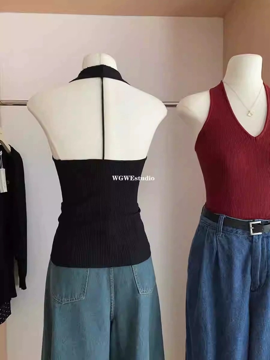 Thirteen lines of pure lust style halter neck vest for women 2024 new summer Korean style hot girl temperament v-neck slim fit top