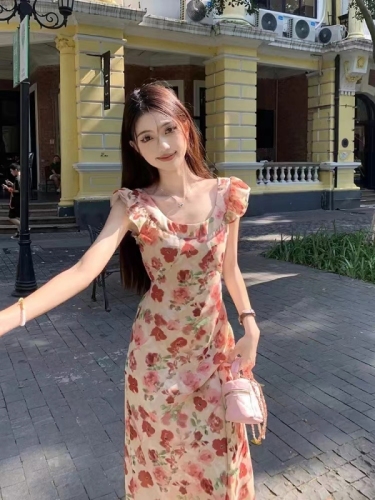 French retro floral dress for women summer 2024 new style flying sleeve design waist slimming A-line long skirt