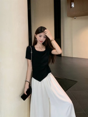 Real shot of irregular slim-fitting tops, designed half-length loose wide-leg culottes, new fashion suits for women