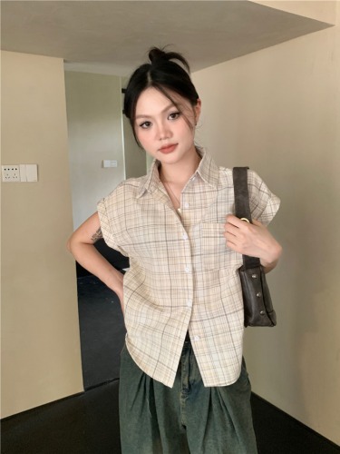 Real shot of retro loose flying sleeve plaid shirt top