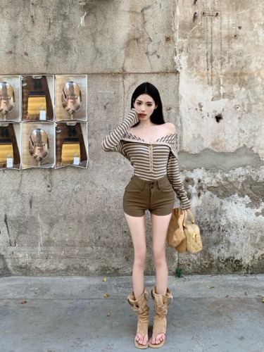 Real shot!  Korean style pure lust style irregular one-shoulder striped long-sleeved T-top women's high-waisted shorts suit