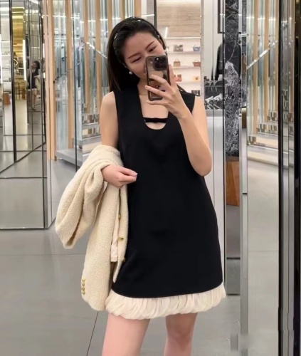 2024 niche high-end simple neckline bow sleeveless straight A-line skirt little black skirt hem splicing dress