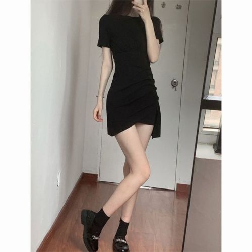 Hepburn style high-end little black dress 2024 new summer pleated design asymmetrical flesh-covering hip dress