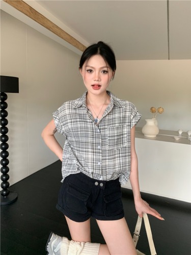 Real shot of retro loose flying sleeve plaid shirt top