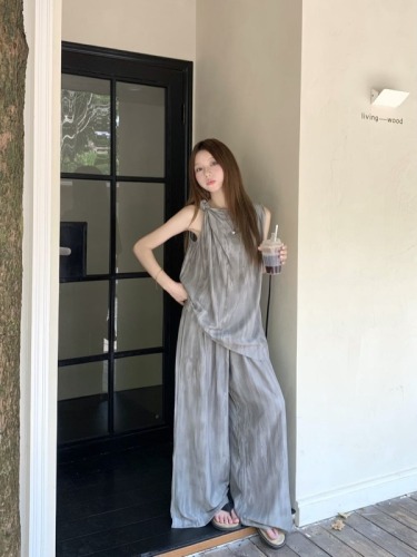 Actual shot of a new set of relaxed summer outfits, a two-piece set of new irregular sleeveless tops and wide-leg pants