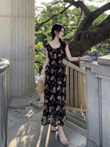 French retro floral dress for women summer 2024 new style flying sleeve design waist slimming A-line long skirt