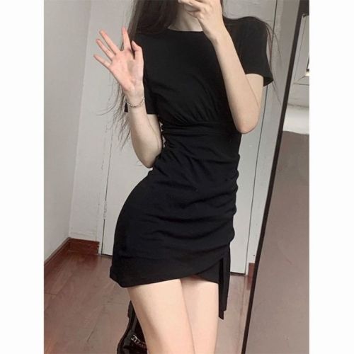 Hepburn style high-end little black dress 2024 new summer pleated design asymmetrical flesh-covering hip dress