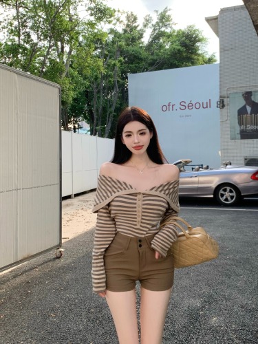 Real shot!  Korean style pure lust style irregular one-shoulder striped long-sleeved T-top women's high-waisted shorts suit