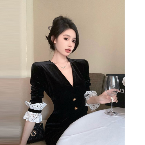 2024 New French Hepburn style long-sleeved high-end sexy velvet dress women's early autumn hip-hugging little black skirt