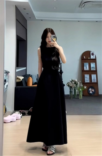 French high-end Hepburn style dress for women summer 2024 new waist long dress