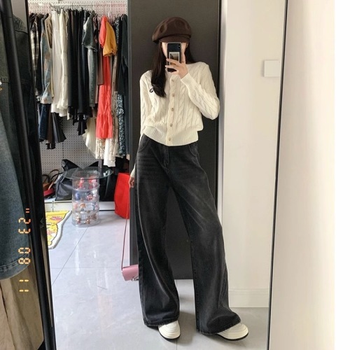 White short twist knitted cardigan for women in spring and autumn, college style, slim-fitting, bottoming shirt, sweater jacket, autumn and winter