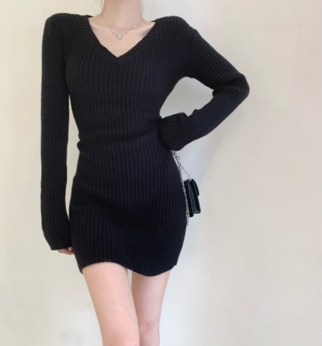 Spring and autumn short knitted dress for women with hip-covering V-neck and slim bottoming sweater for hot girls to look slim