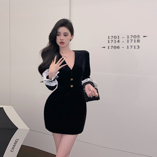 2024 New French Hepburn style long-sleeved high-end sexy velvet dress women's early autumn hip-hugging little black skirt