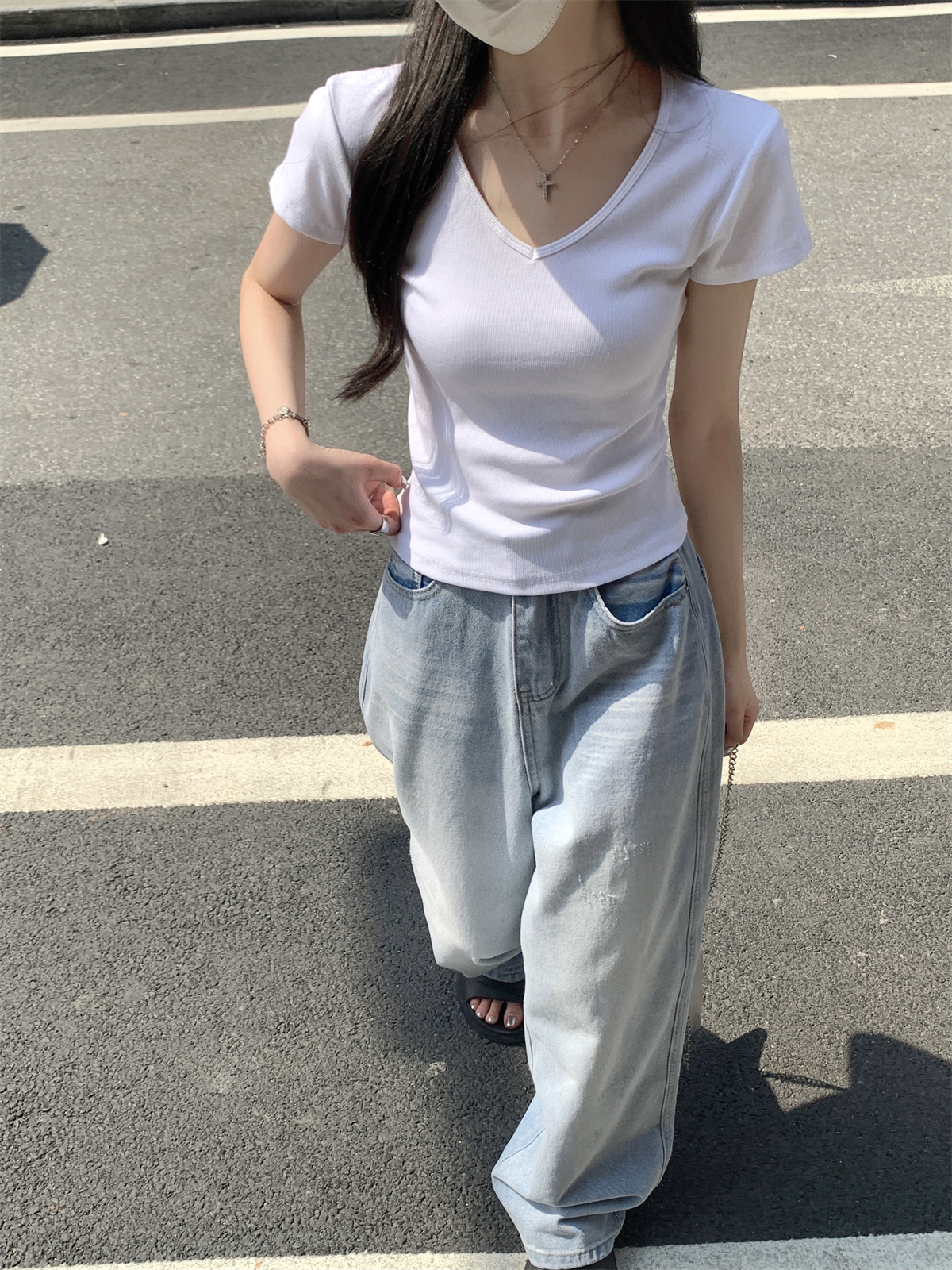 Real shot Summer Korean style slim right shoulder v-neck versatile solid color slimming T-shirt short-sleeved top for women