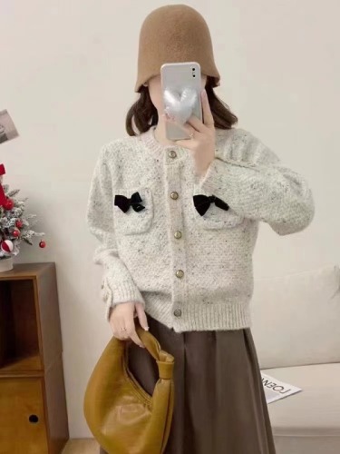 2024 Spring and Autumn New Red Sweater Women's French Retro Small Fragrance Style Gold Thread Knitted Cardigan High-Quality Jacket for Women