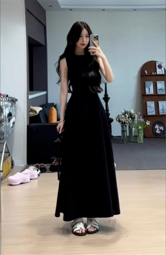 French high-end Hepburn style dress for women summer 2024 new waist long dress