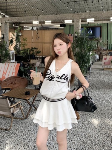 Actual shot of sweet and spicy design, casual sports letter contrasting color two-piece set