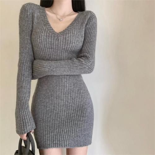 Spring and autumn short knitted dress for women with hip-covering V-neck and slim bottoming sweater for hot girls to look slim