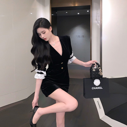 2024 New French Hepburn style long-sleeved high-end sexy velvet dress women's early autumn hip-hugging little black skirt