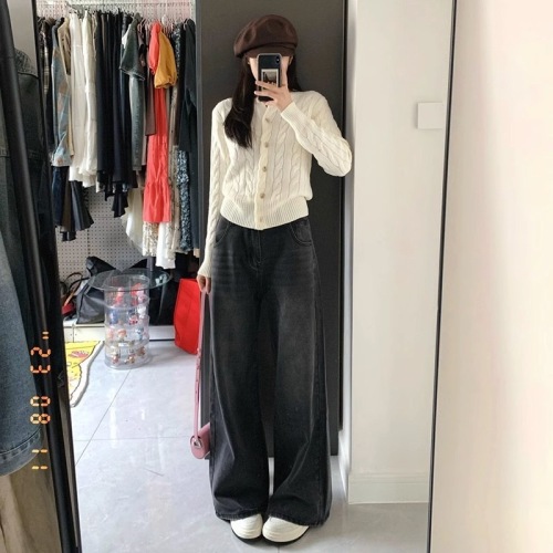 White short twist knitted cardigan for women in spring and autumn, college style, slim-fitting, bottoming shirt, sweater jacket, autumn and winter