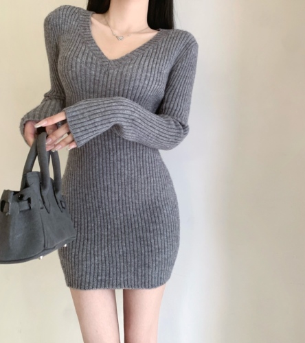 Spring and autumn short knitted dress for women with hip-covering V-neck and slim bottoming sweater for hot girls to look slim