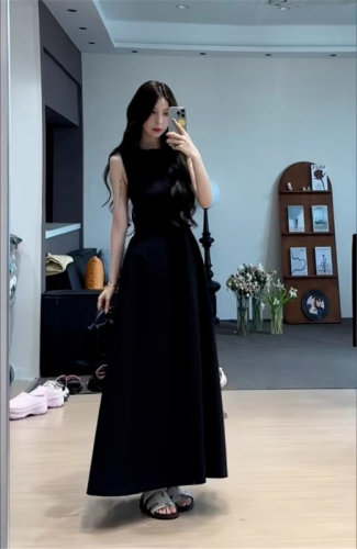 French high-end Hepburn style dress for women summer 2024 new waist long dress