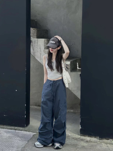 Actual shot of American street style drawstring pleated wide-leg pants and casual pants