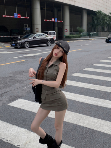 Real shot of hot girl workwear dress, American design, slim fit, waist-cinching short skirt, hip-covering skirt