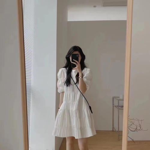 2024 new design niche pleated puff sleeve French dress women's summer slimming short skirt