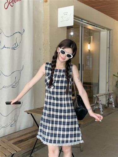 Actual shot of Zhao Lusi’s elegant and cute waist-cinching A-skirt sleeveless dress with the same plaid pattern and two colors