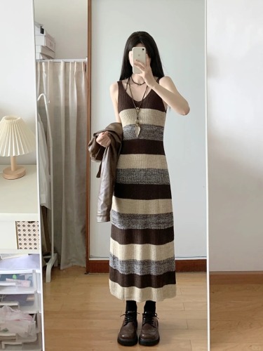 Real shot of early autumn new V-neck niche inner wear loose pullover sleeveless striped suspender knitted vest dress