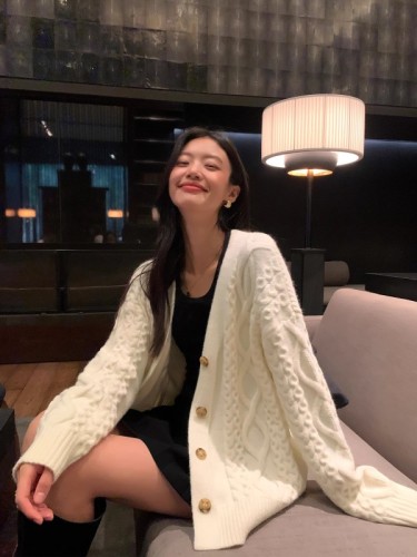 Gentle and lazy style twist v-neck knitted cardigan for women to wear in autumn and winter new Korean style loose sweater jacket top