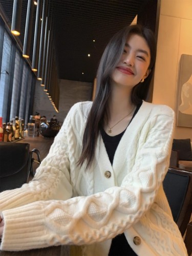 Gentle and lazy style twist v-neck knitted cardigan for women to wear in autumn and winter new Korean style loose sweater jacket top