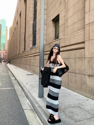 Real shot of early autumn new V-neck niche inner wear loose pullover sleeveless striped suspender knitted vest dress