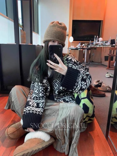 Qian Meixi's original B-defeat difficult-to-stitch big sweater, loose and thickened, lazy and casual black and white knitted jacket