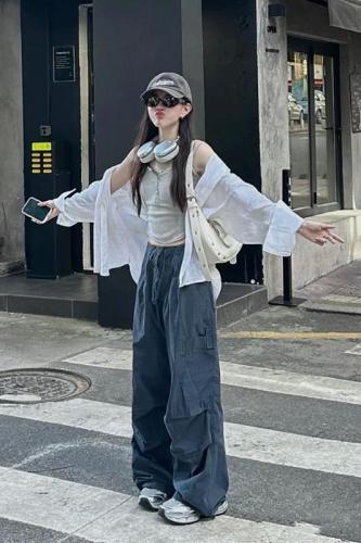 Actual shot of American street style drawstring pleated wide-leg pants and casual pants