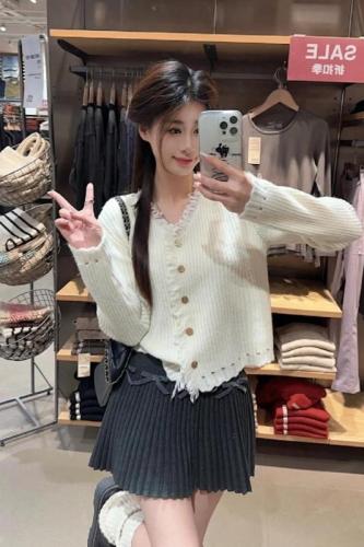 Designed v-neck sweater for women spring 2024 new style fashionable lazy style knitted cardigan jacket