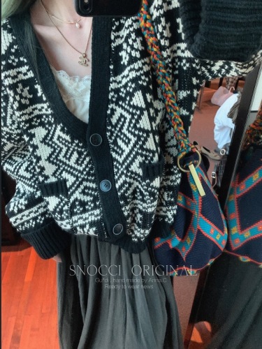 Qian Meixi's original B-defeat difficult-to-stitch big sweater, loose and thickened, lazy and casual black and white knitted jacket