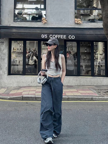 Actual shot of American street style drawstring pleated wide-leg pants and casual pants