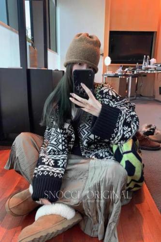 Qian Meixi's original B-defeat difficult-to-stitch big sweater, loose and thickened, lazy and casual black and white knitted jacket