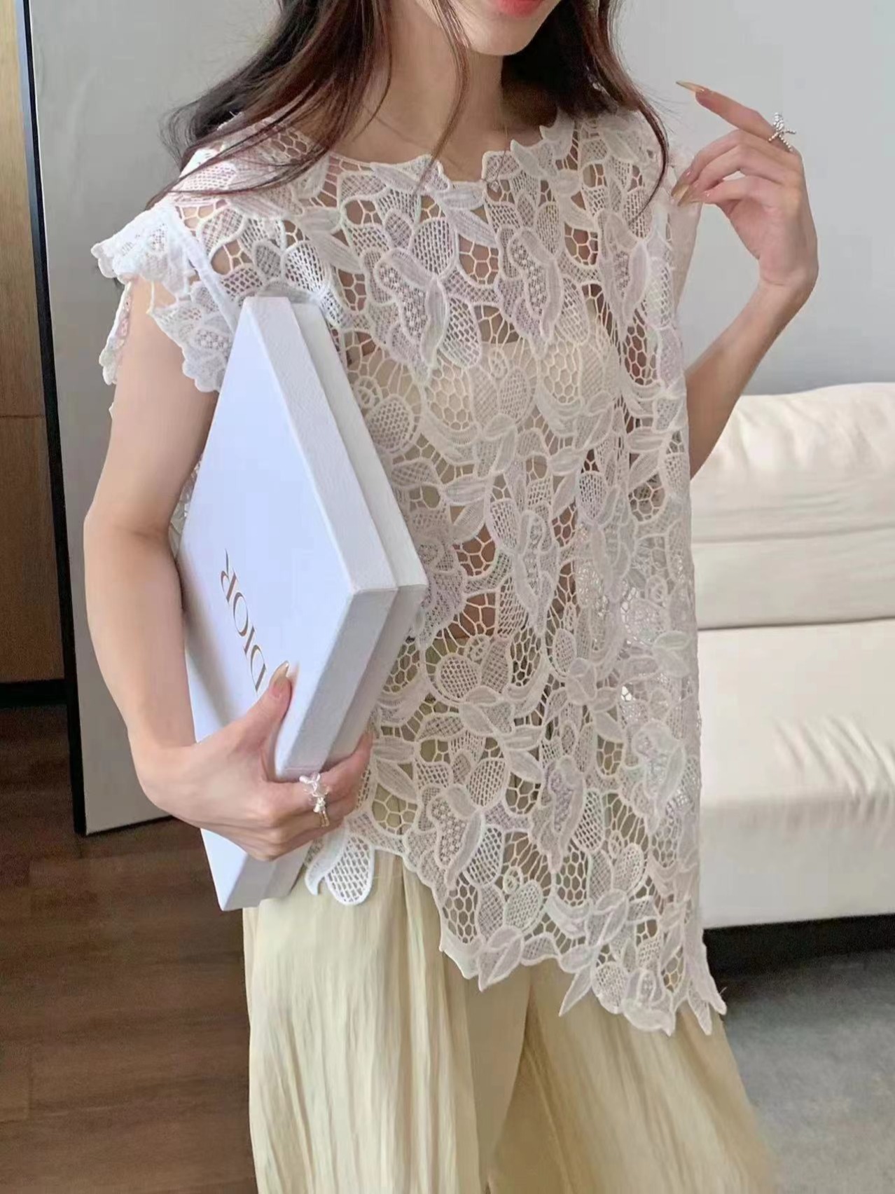 Designer Irregular Fashionable Tops for Little People, Age-Reducing, Chic and Beautiful Lace T-shirts, Blouses and Vests for Women Summer