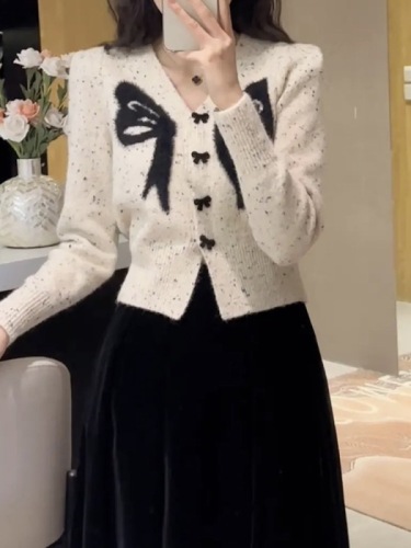 2024 new autumn and winter V-neck bow knitted sweater long-sleeved fashion versatile sweater cardigan top