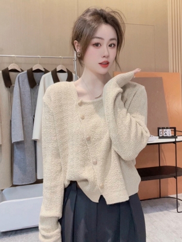 Korean style loose, lazy, soft and waxy pullover sweater for women 2024 autumn and winter new design versatile long-sleeved sweater