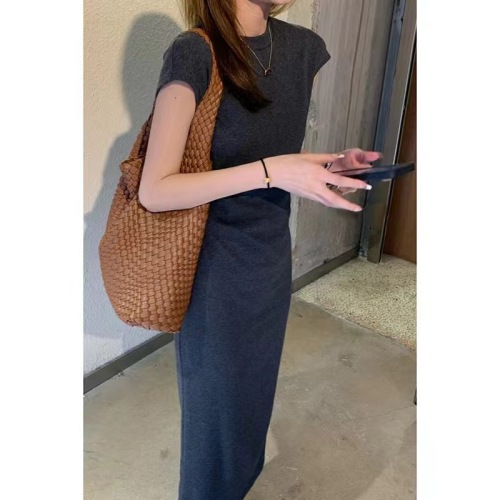 Design sense niche petite gray short-sleeved dress women's summer waist slimming T-shirt dress temperament long skirt