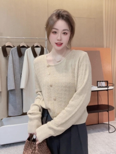 Korean style loose, lazy, soft and waxy pullover sweater for women 2024 autumn and winter new design versatile long-sleeved sweater