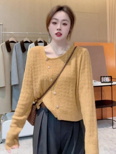 Korean style loose, lazy, soft and waxy pullover sweater for women 2024 autumn and winter new design versatile long-sleeved sweater