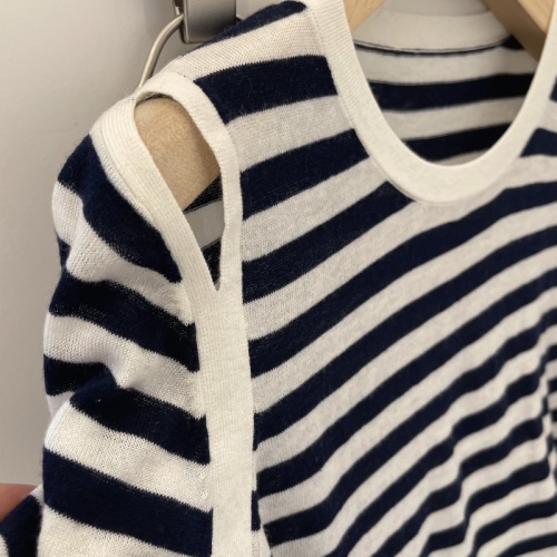 Round neck off-shoulder black and white striped sweater for women, spring and autumn lazy style long-sleeved top thin sweater bottoming shirt