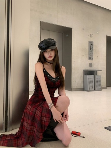 Real shot of hot girl style small suspender skirt for women in summer red plaid dopamine dress retro splicing skirt