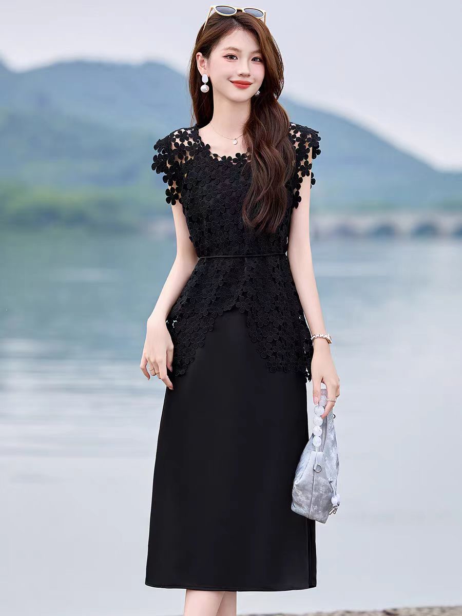 High-end fashionable style hollow sleeveless lace shirt for women summer layered blouse outer vest vest top trendy